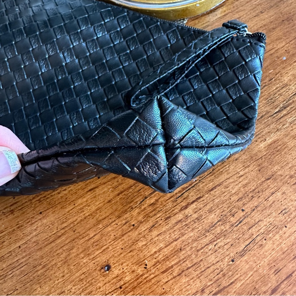 🛍️🛍️ BLACK BASKET WEAVED PATTERN PLEATHER COSMETIC BAG. 🩷 - Picture 6 of 9